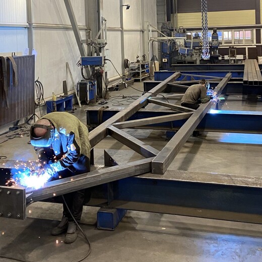 Изготовление и монтаж входных групп и навесов