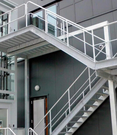 Изготовление и монтаж лестниц и площадок