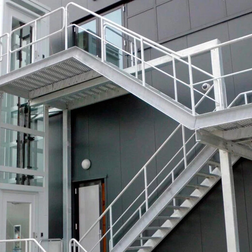 Монтаж лестниц и площадок